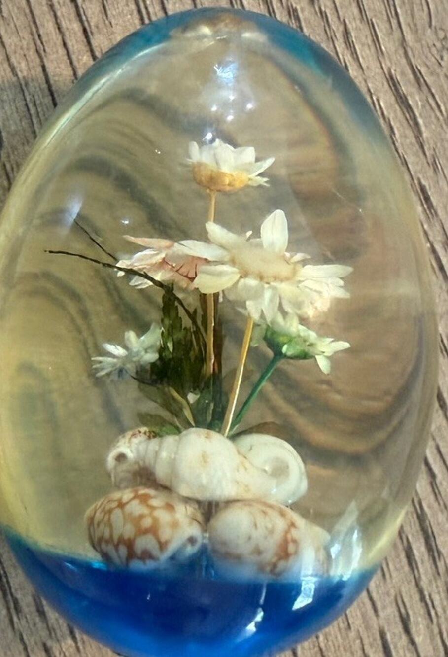 Vintage Lucite Acrylic Egg Sea Shells Flowers Paperweight Easter Collectible 3"